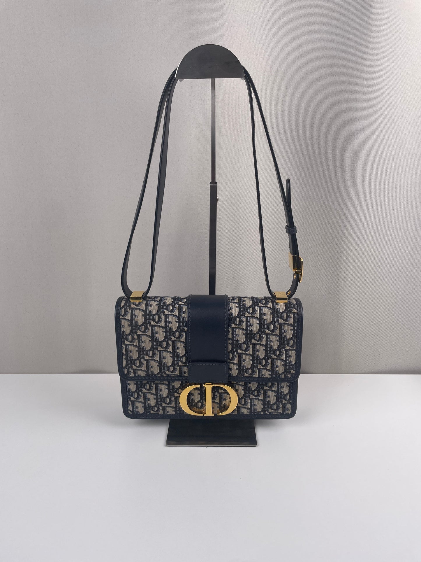 Dior 30 Montaigne oblique blue