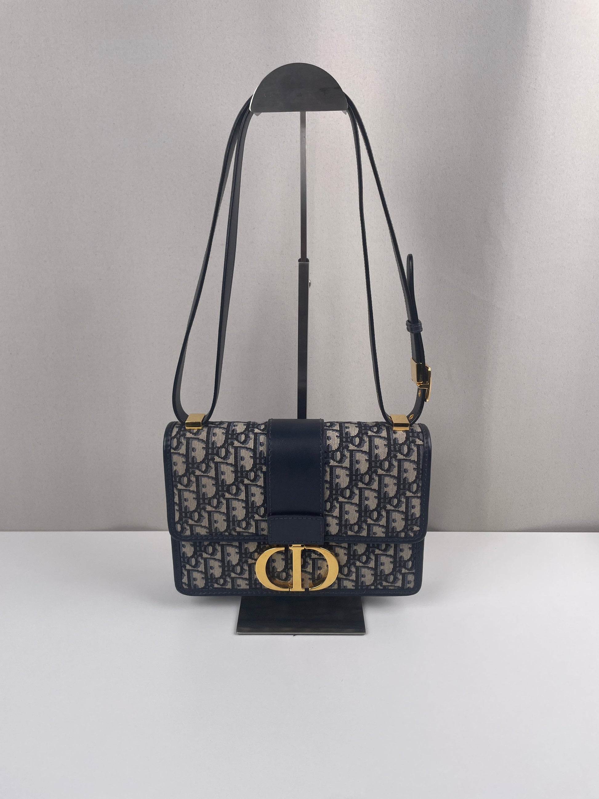 Dior 30 Montaigne oblique blue
