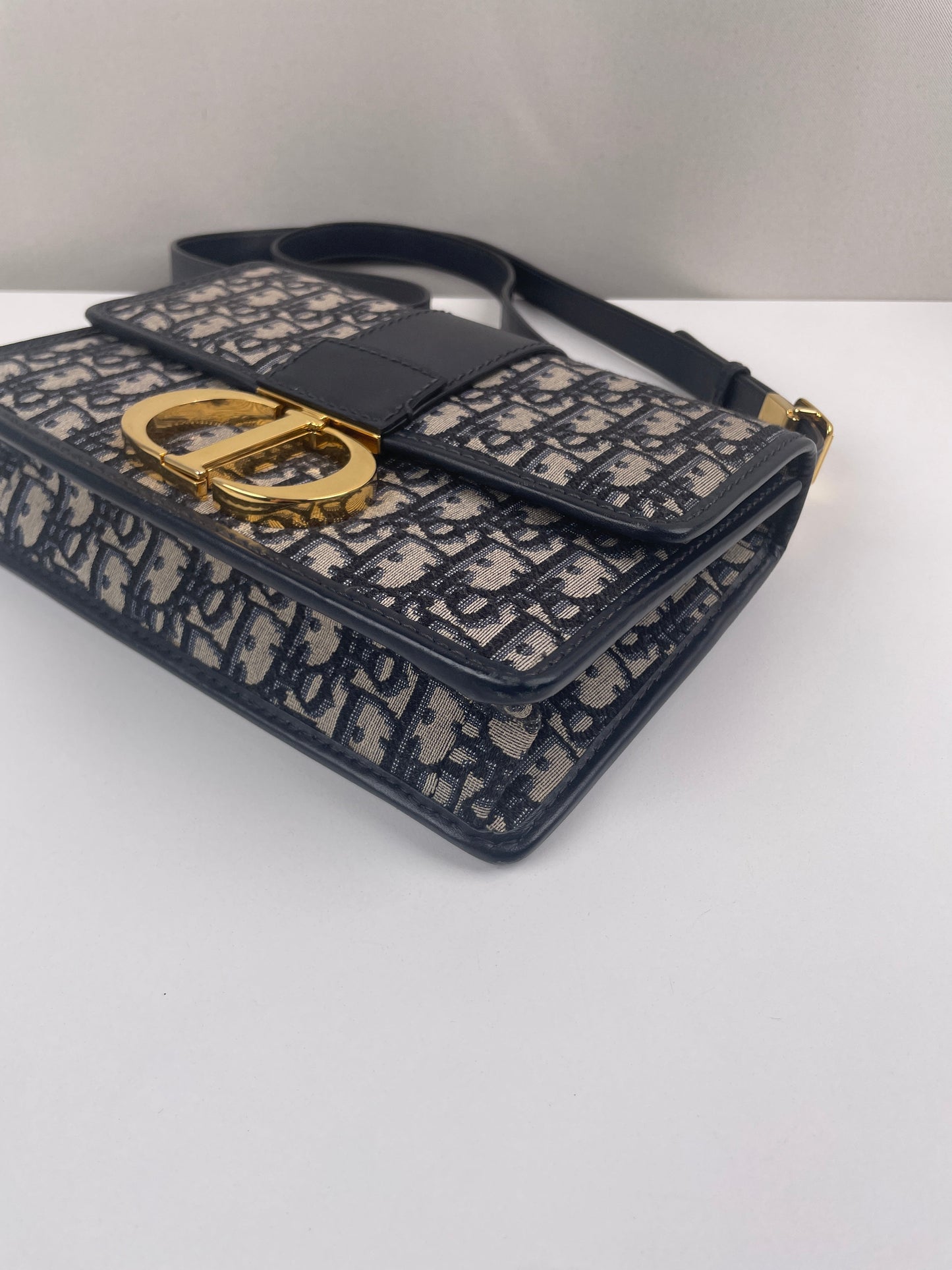 Dior 30 Montaigne oblique blue