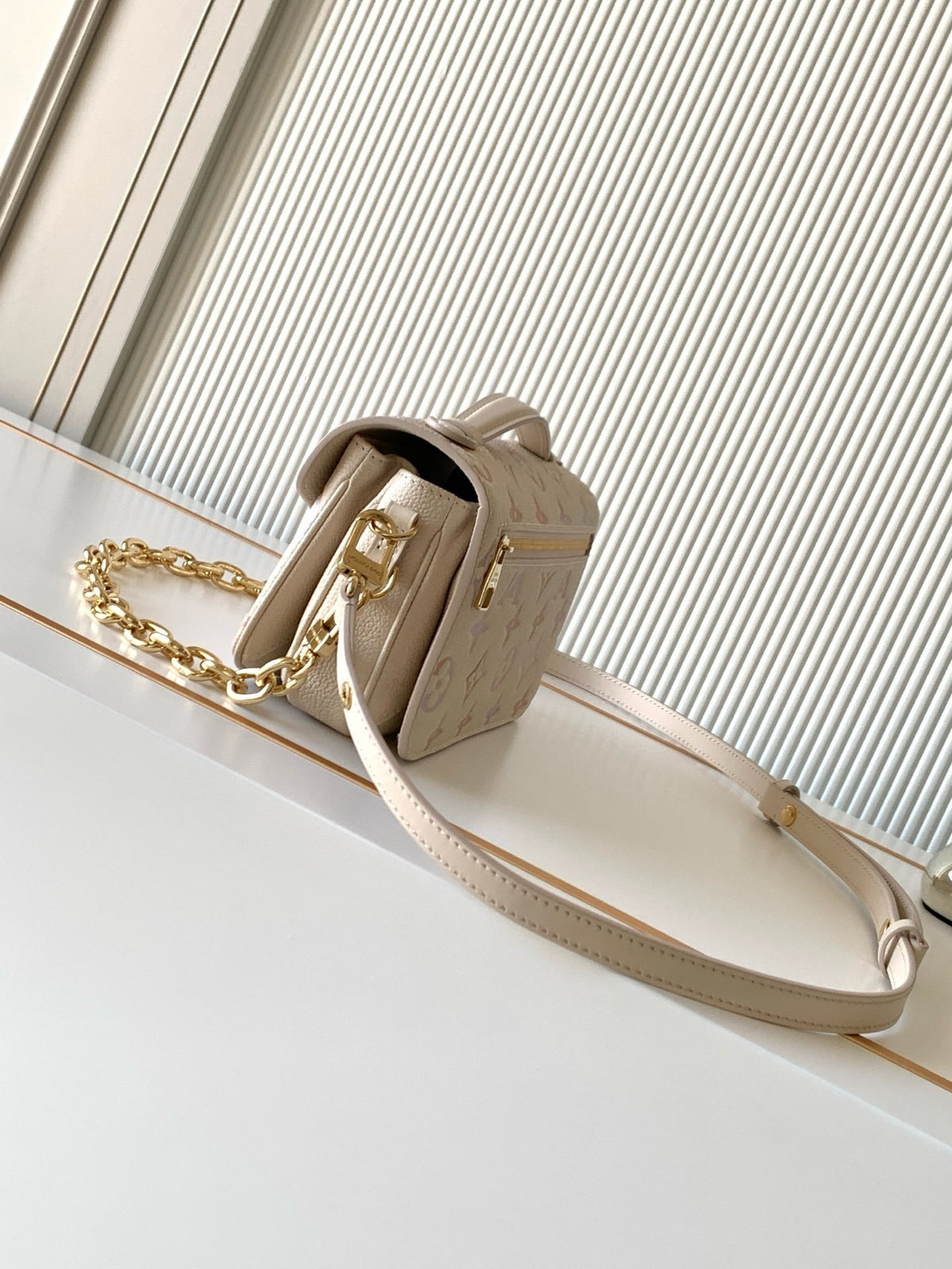Pochette Metis East West Bag
