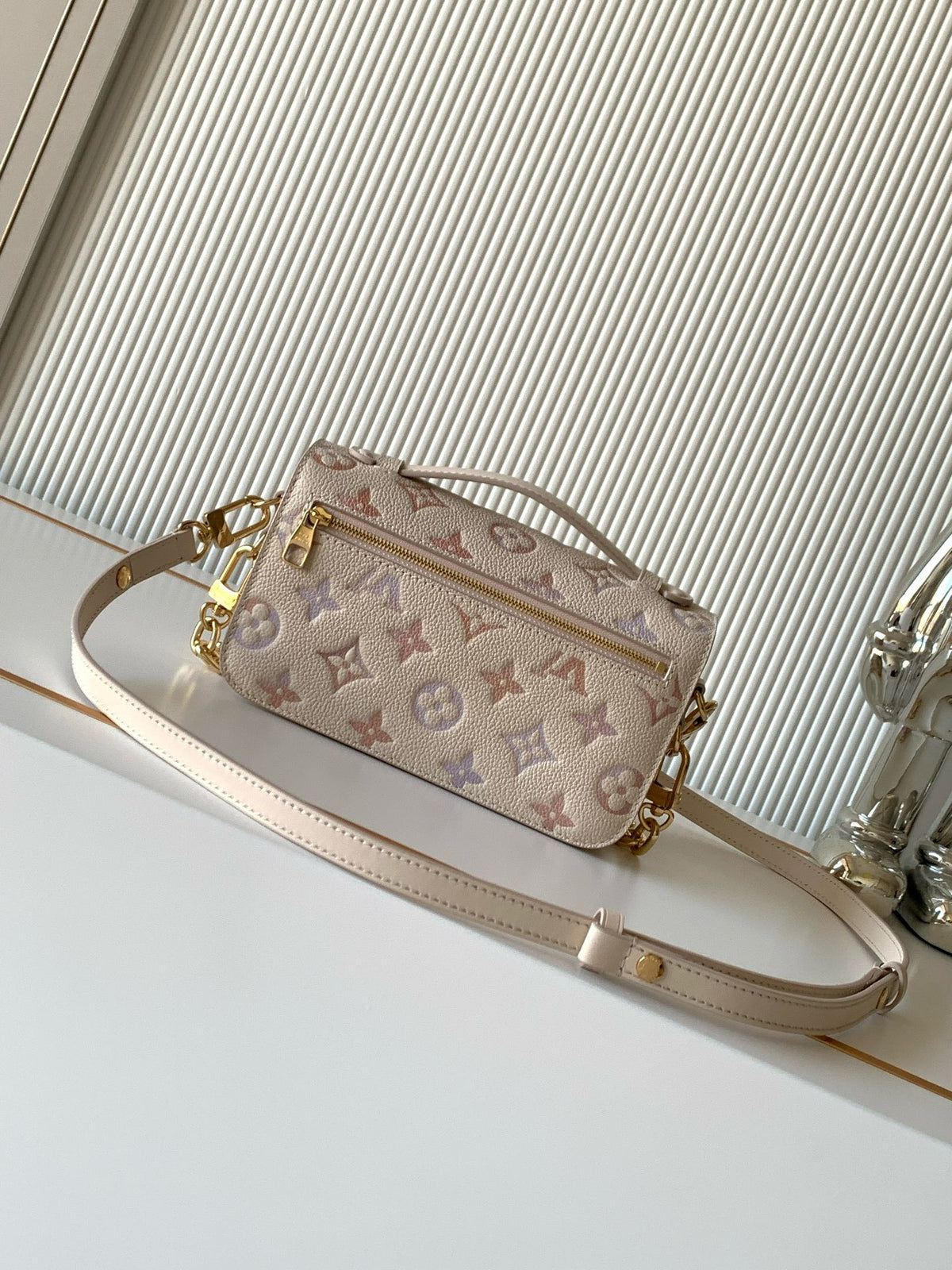 Pochette Metis East West Bag