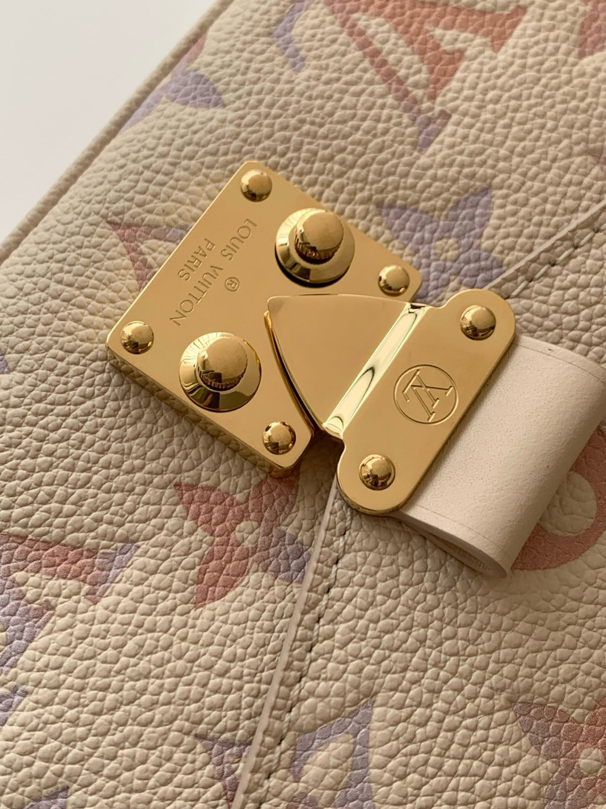 Pochette Metis East West Bag