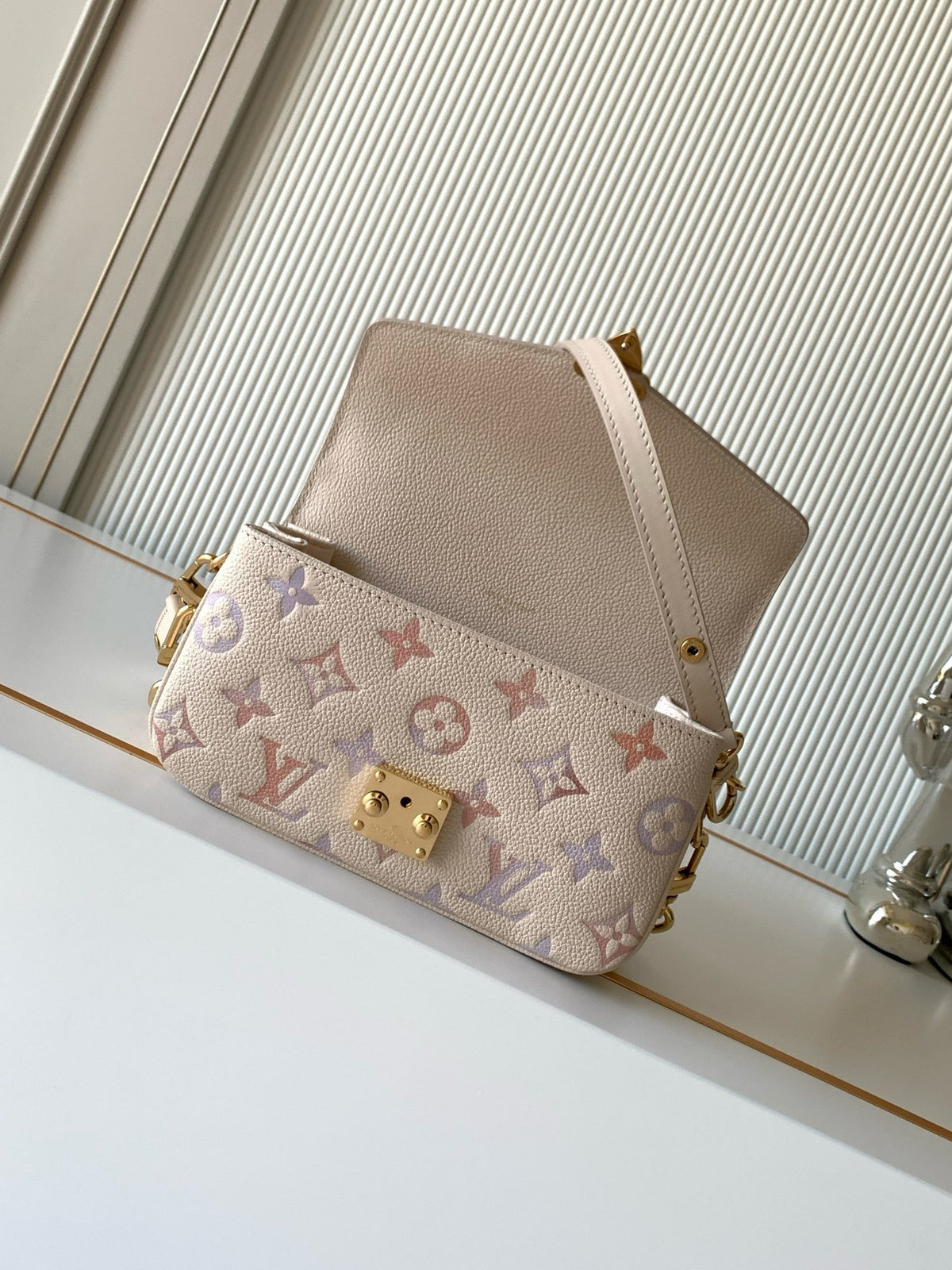 Pochette Metis East West Bag