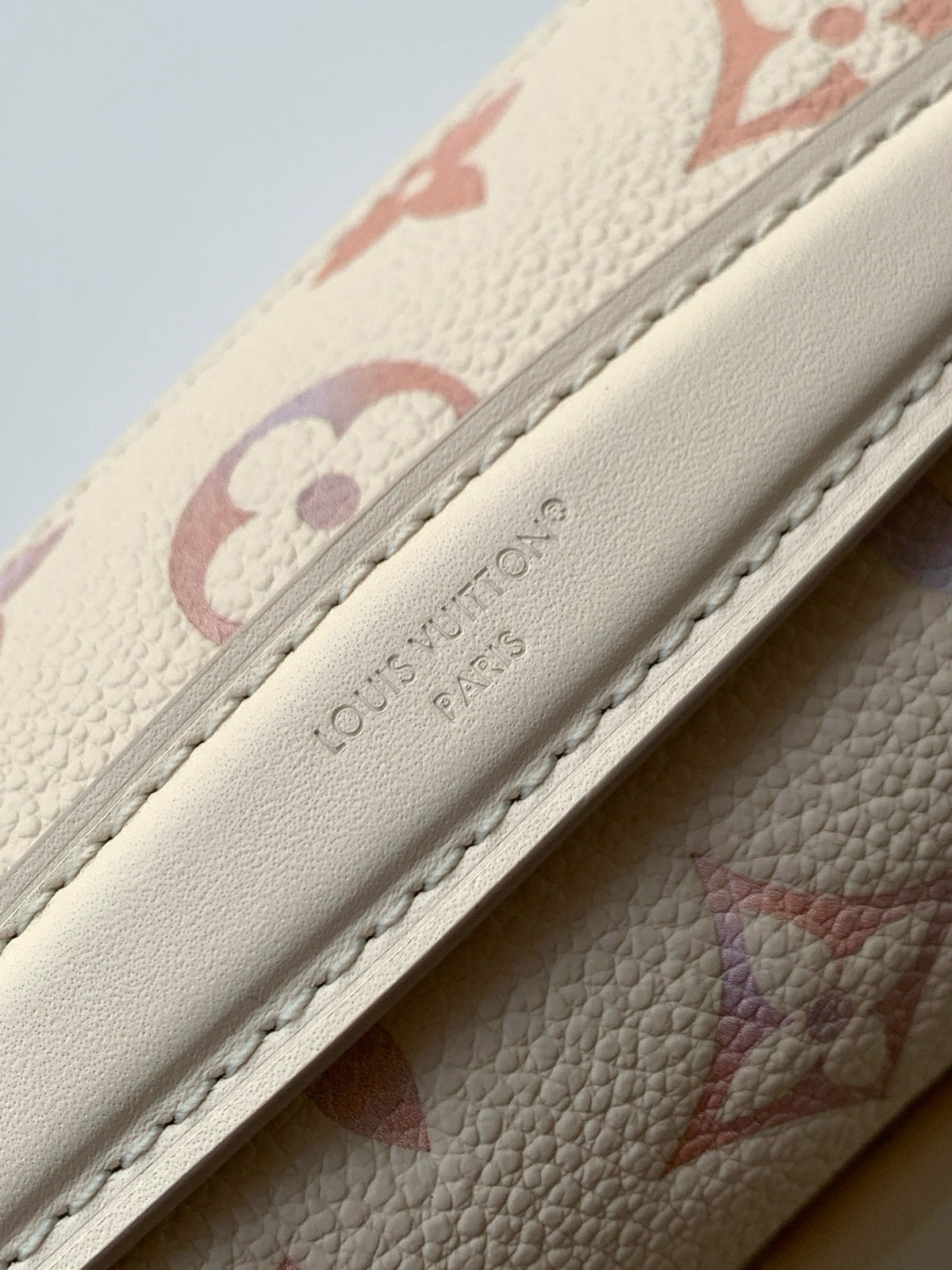 Pochette Metis East West Bag