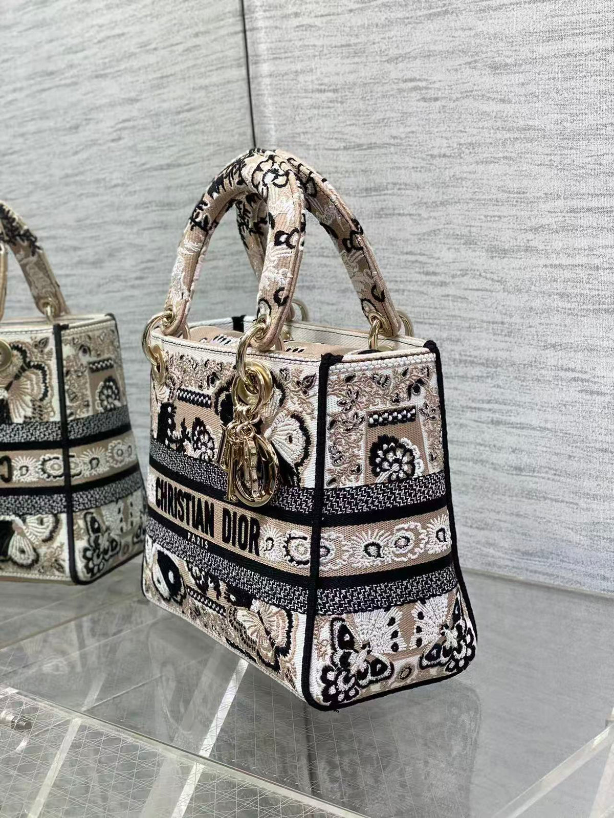 Lady Apricot Butterfly Embroidery Frame Bag