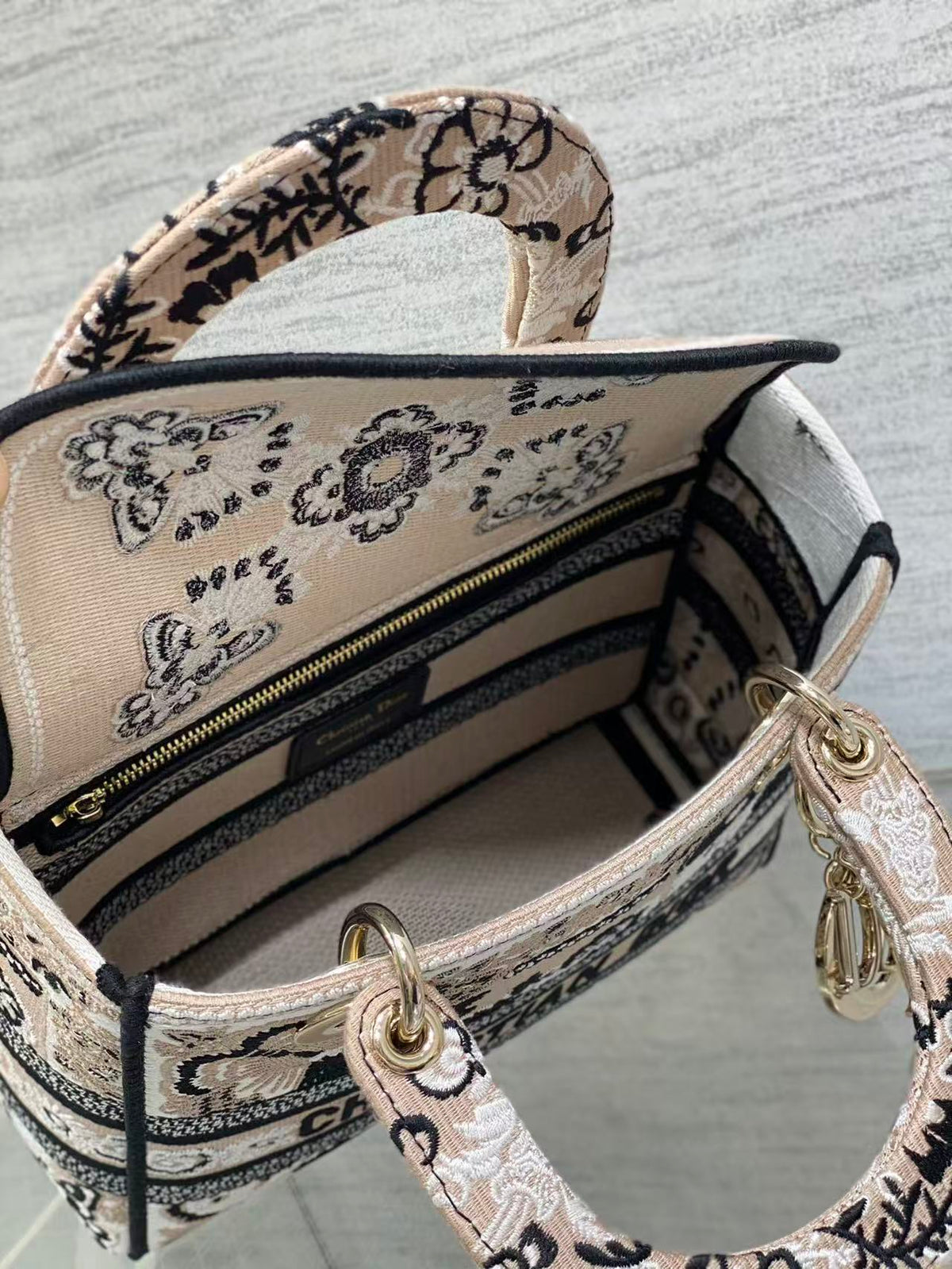 Lady Apricot Butterfly Embroidery Frame Bag
