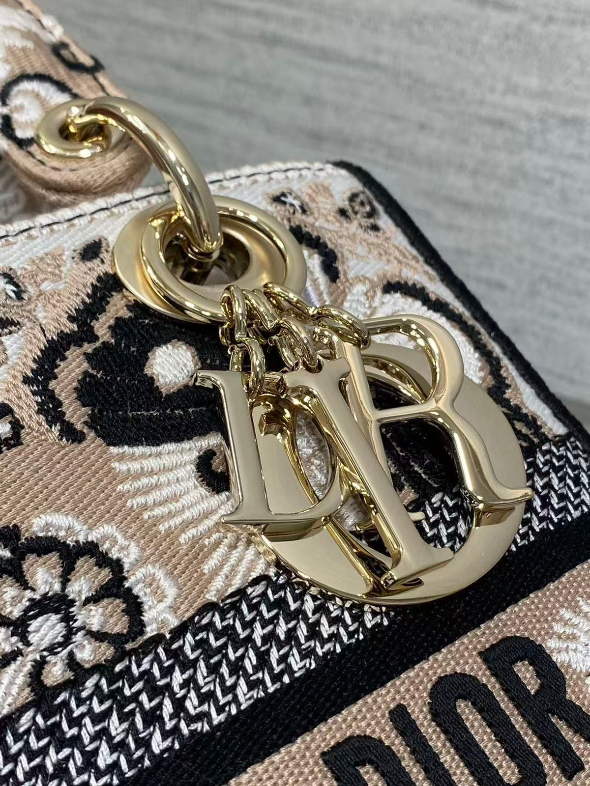 Lady Apricot Butterfly Embroidery Frame Bag