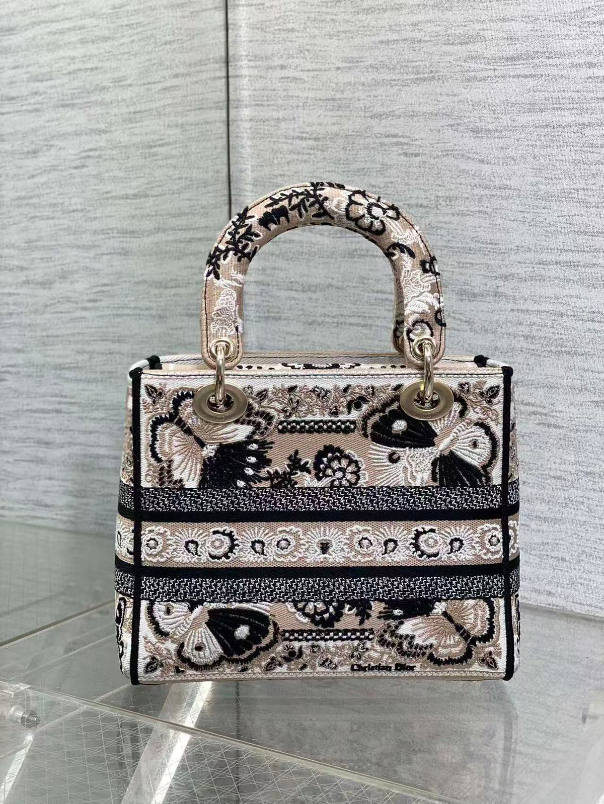 Lady Apricot Butterfly Embroidery Frame Bag